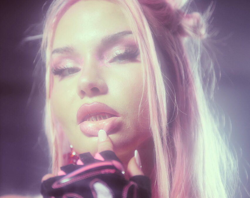 ULTRAVIVIDPINK